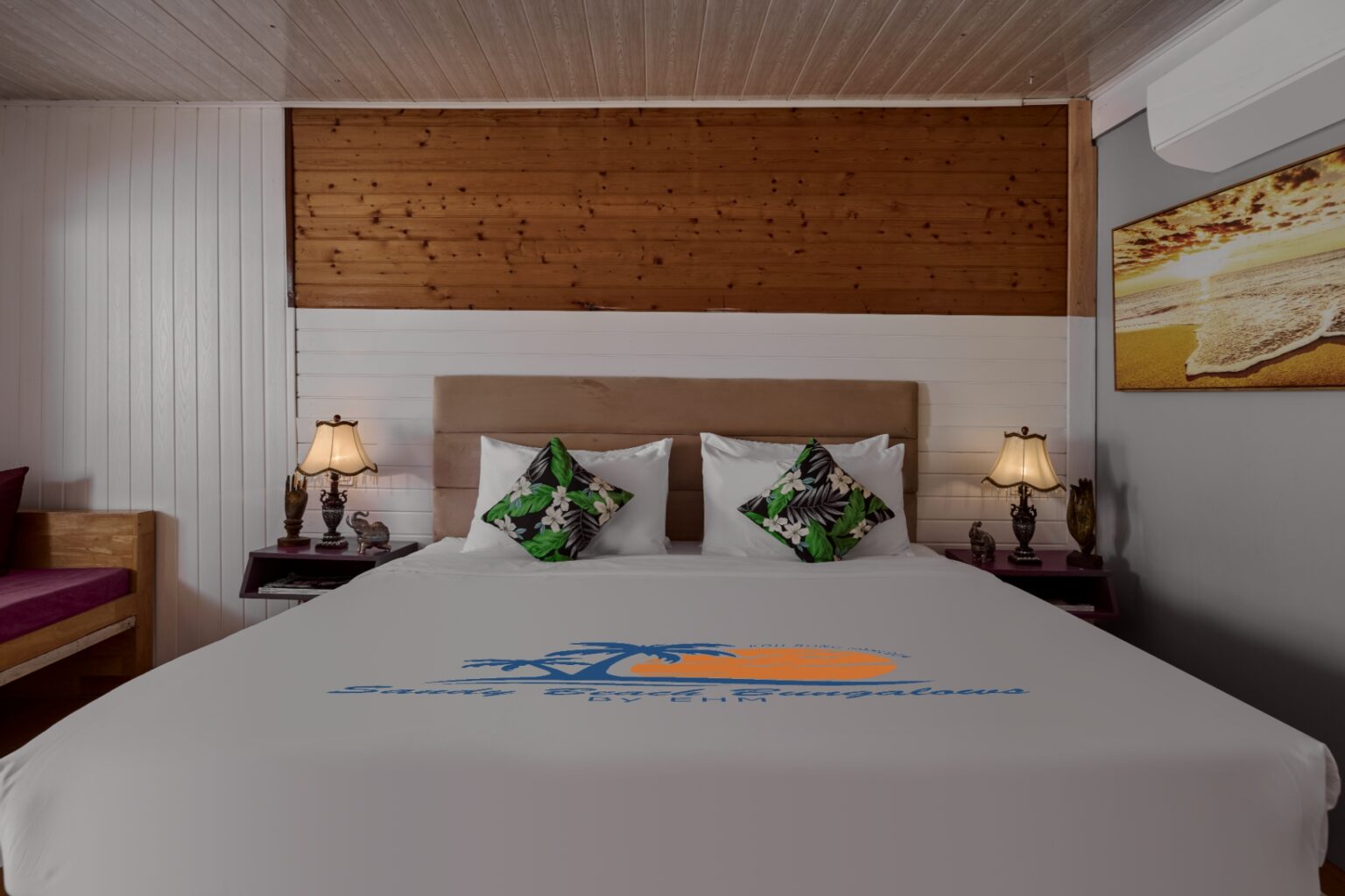 Double Bungalow Beach Front - bed close view