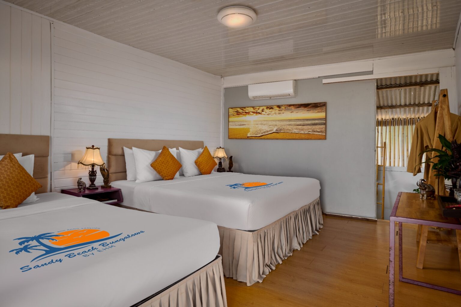 Family Bungalow Beach Front - bed image 2